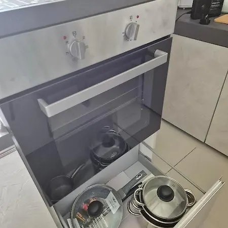 Centrally Located One Floor * Паола