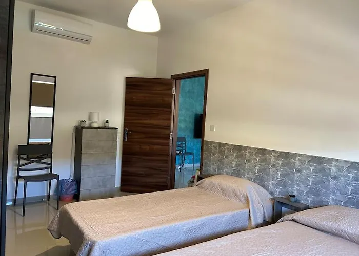 Centrally Located One Floor Appartamento Paola